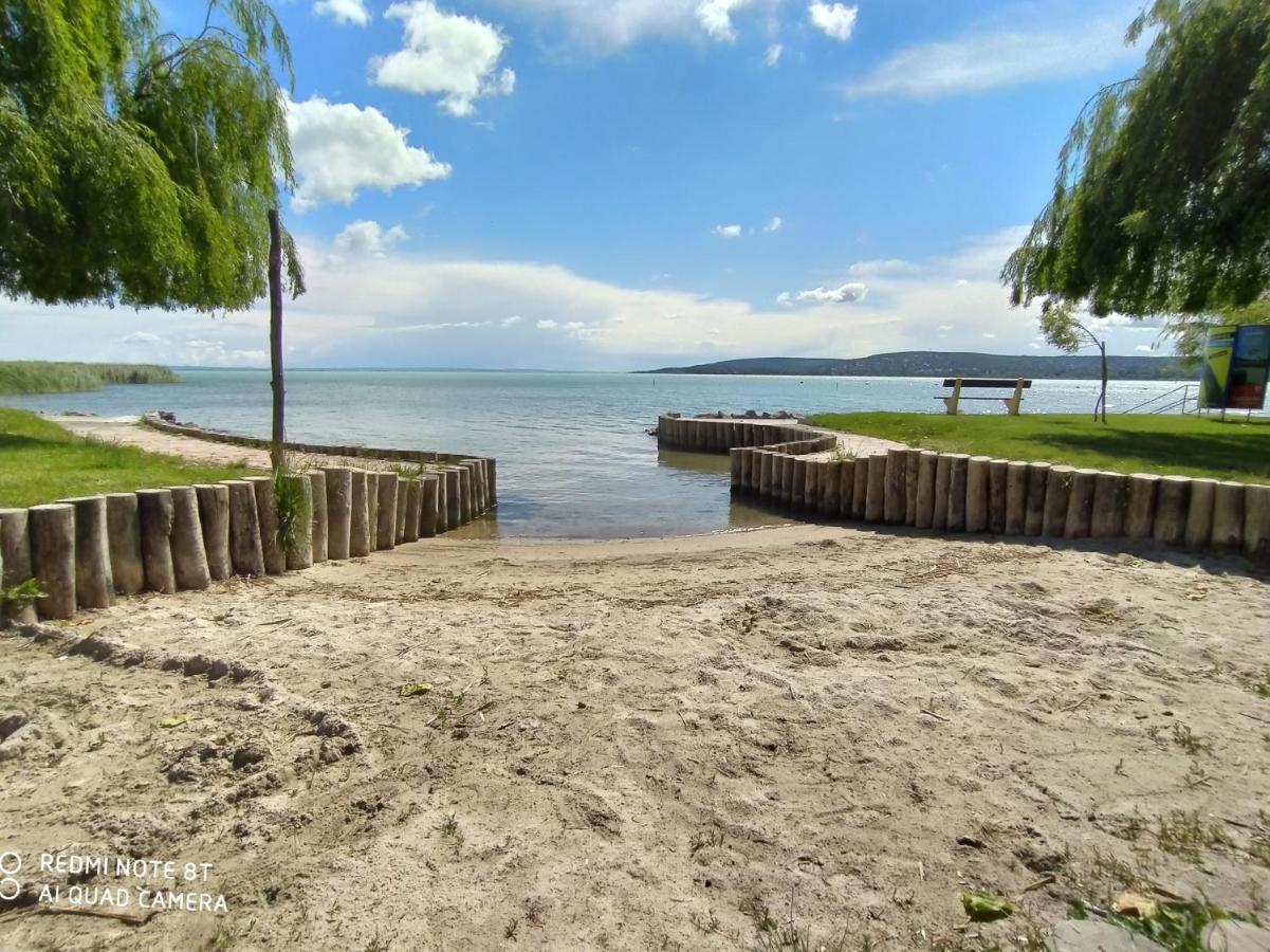 Elizabeth Vendeghaz Balatonfuzfon A Strandnal Экстерьер фото