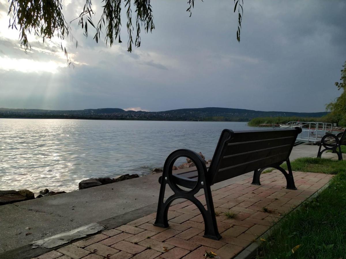 Elizabeth Vendeghaz Balatonfuzfon A Strandnal Экстерьер фото