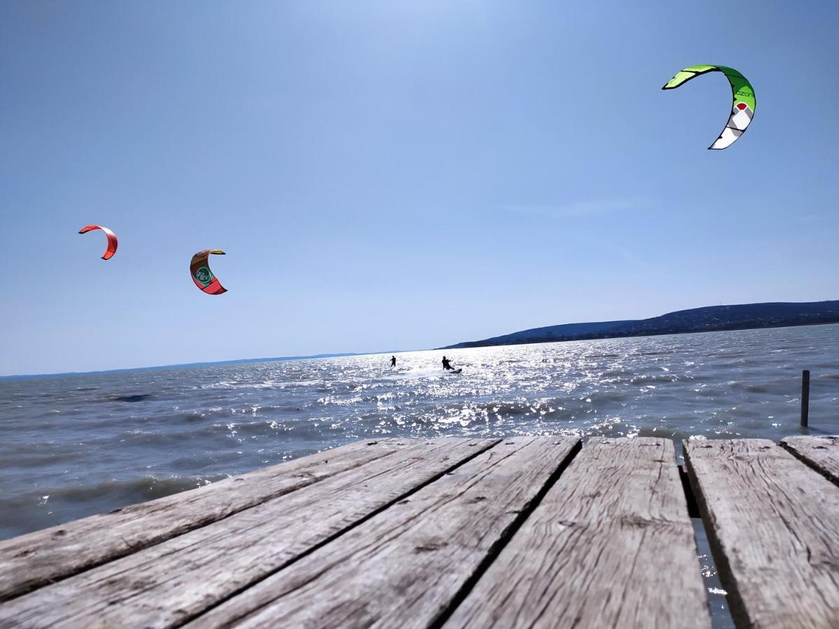 Elizabeth Vendeghaz Balatonfuzfon A Strandnal Экстерьер фото
